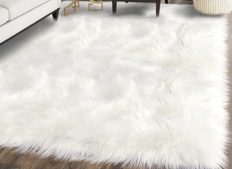 White 4'x6' faux area rug
